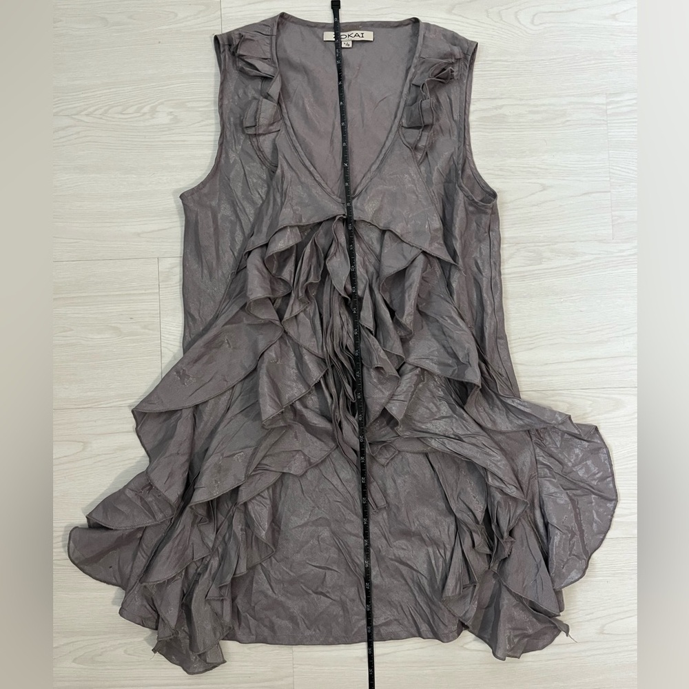 Ruffled Sleeveless V-Neck Tank in Dusty Gray branded Zohai size Large - Picture 4 of 4